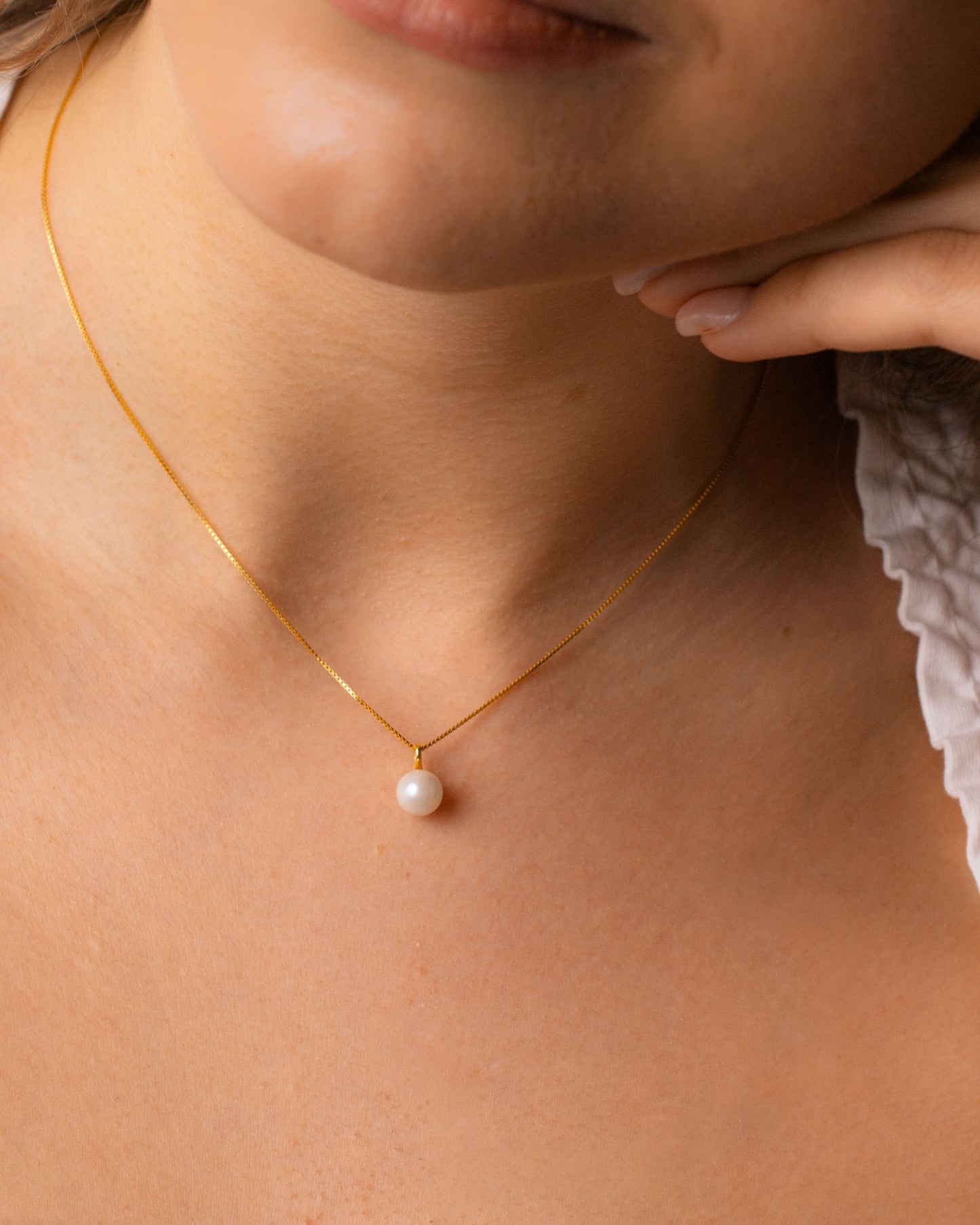 Solitaire Pearl Pendant Necklace