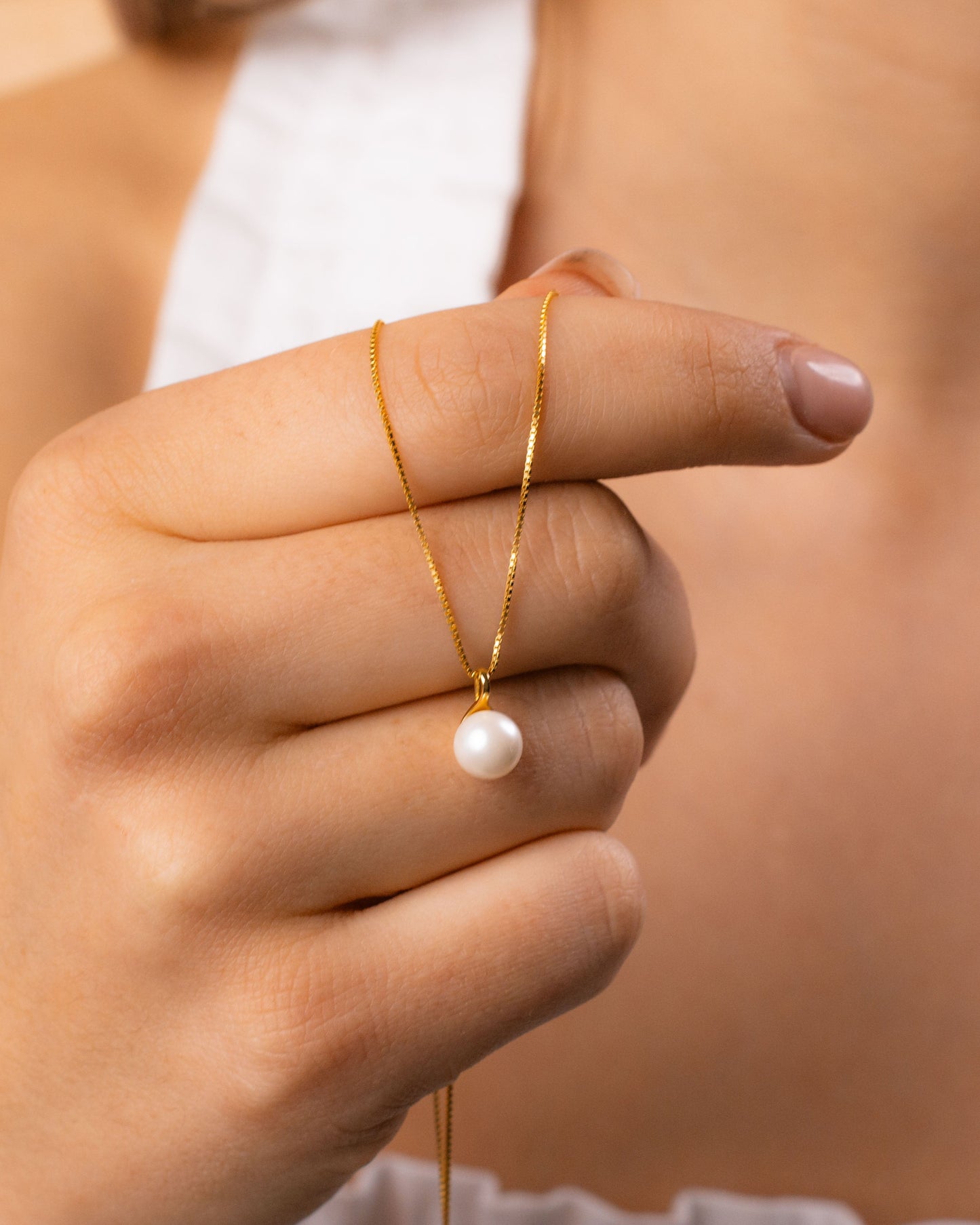 Solitaire Pearl Pendant Necklace